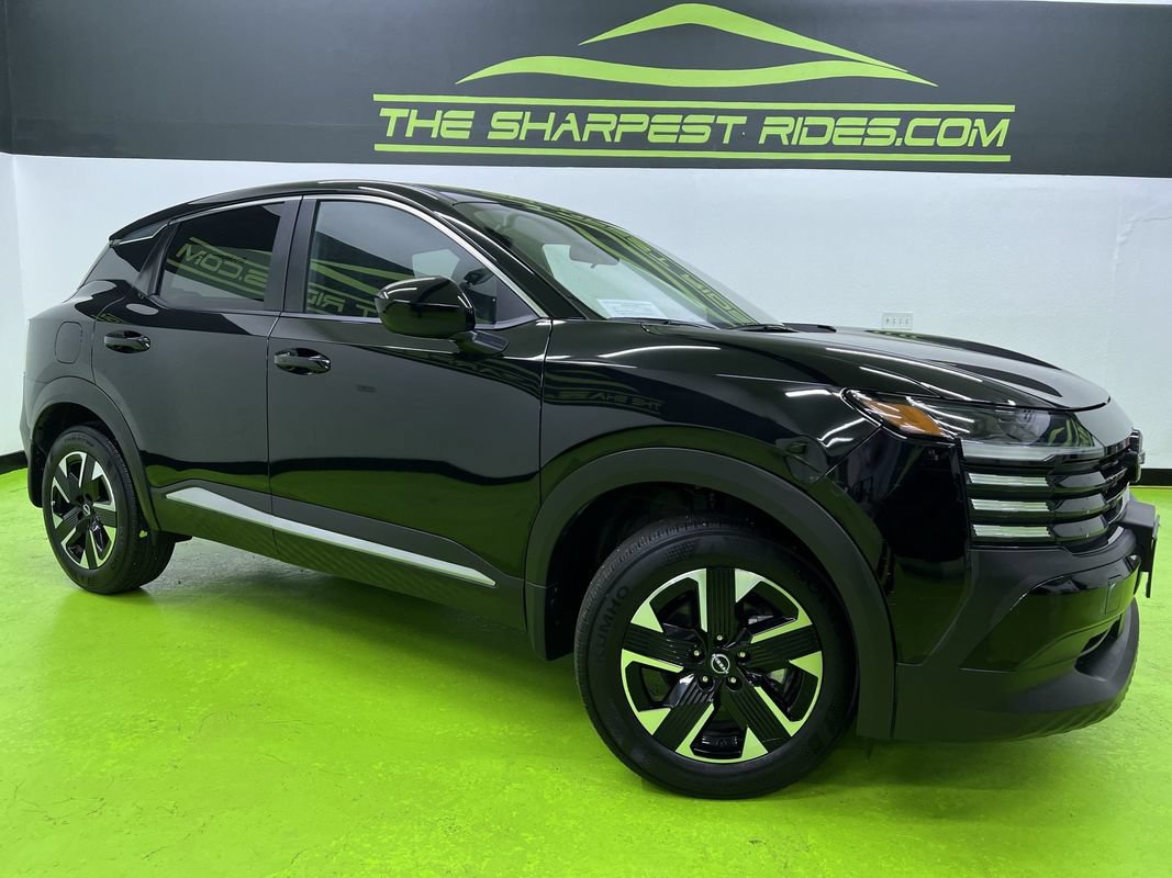 Used 2025 Nissan Kicks SV AWD/4WD image 1
