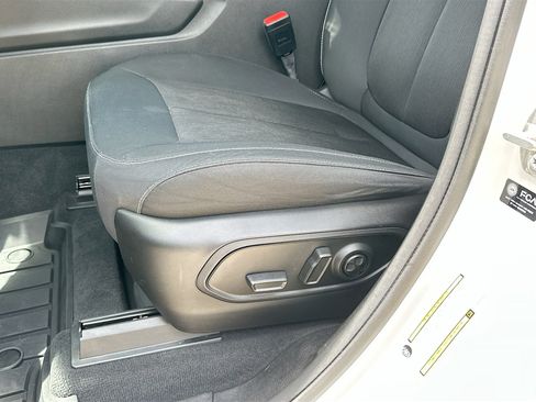 Used 2023 Jeep Grand Cherokee L Laredo RWD image 18