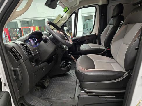 Used 2025 RAM ProMaster 2500 w/ Convenience Group image 16