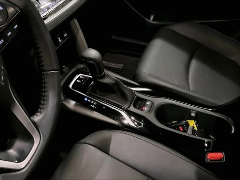 Used 2024 Toyota Corolla Cross XLE w/ Convenience Package FWD image 16