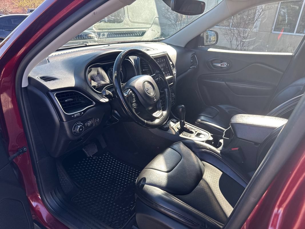 Used 2020 Jeep Cherokee Trailhawk w/ Comfort/Convenience Group AWD/4WD image 22