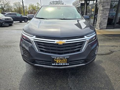 Used 2023 Chevrolet Equinox LT image 2