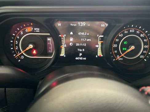 Used 2024 Jeep Wrangler Unlimited Rubicon w/ Technology Group AWD/4WD image 35