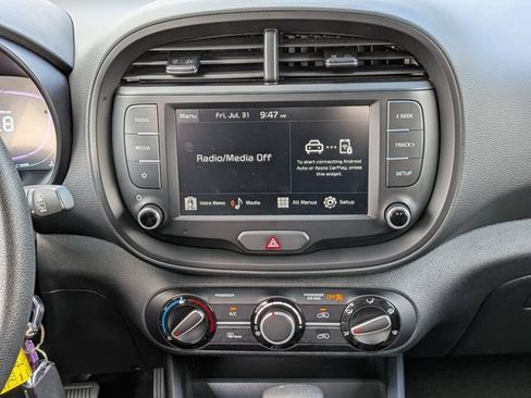 Certified 2025 Kia Soul LX w/ LX Technology Package FWD image 18