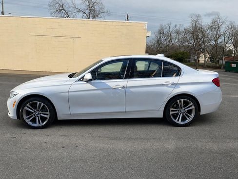 Used 2018 BMW 330i Sedan w/ Premium Package RWD image 3