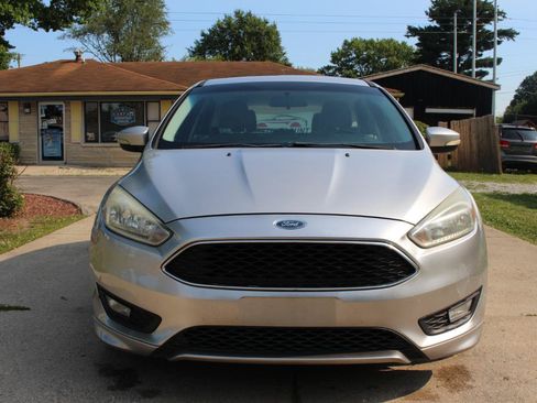 Used 2015 Ford Focus SE w/ SE Sport Package FWD image 3
