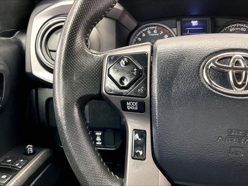 Used 2020 Toyota Tacoma TRD Off-Road image 21