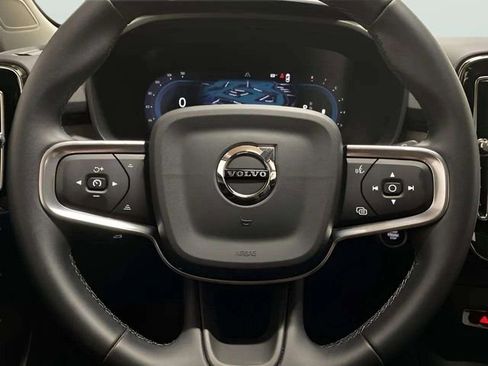 Used 2025 Volvo XC40 B5 Core image 72