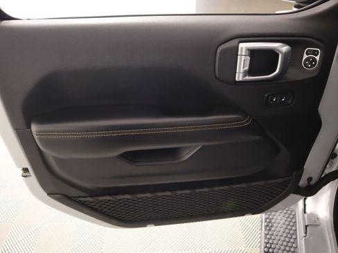 Used 2024 Jeep Wrangler Sahara image 15