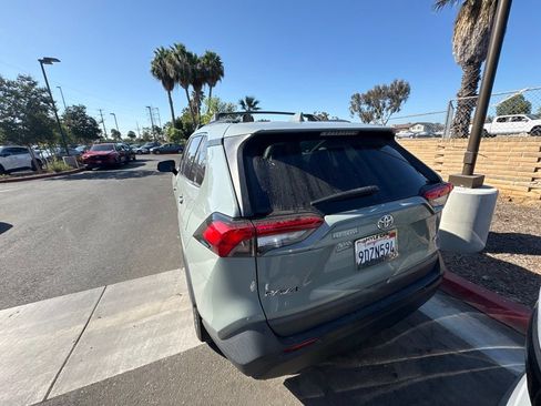 Used 2020 Toyota RAV4 XLE FWD image 9