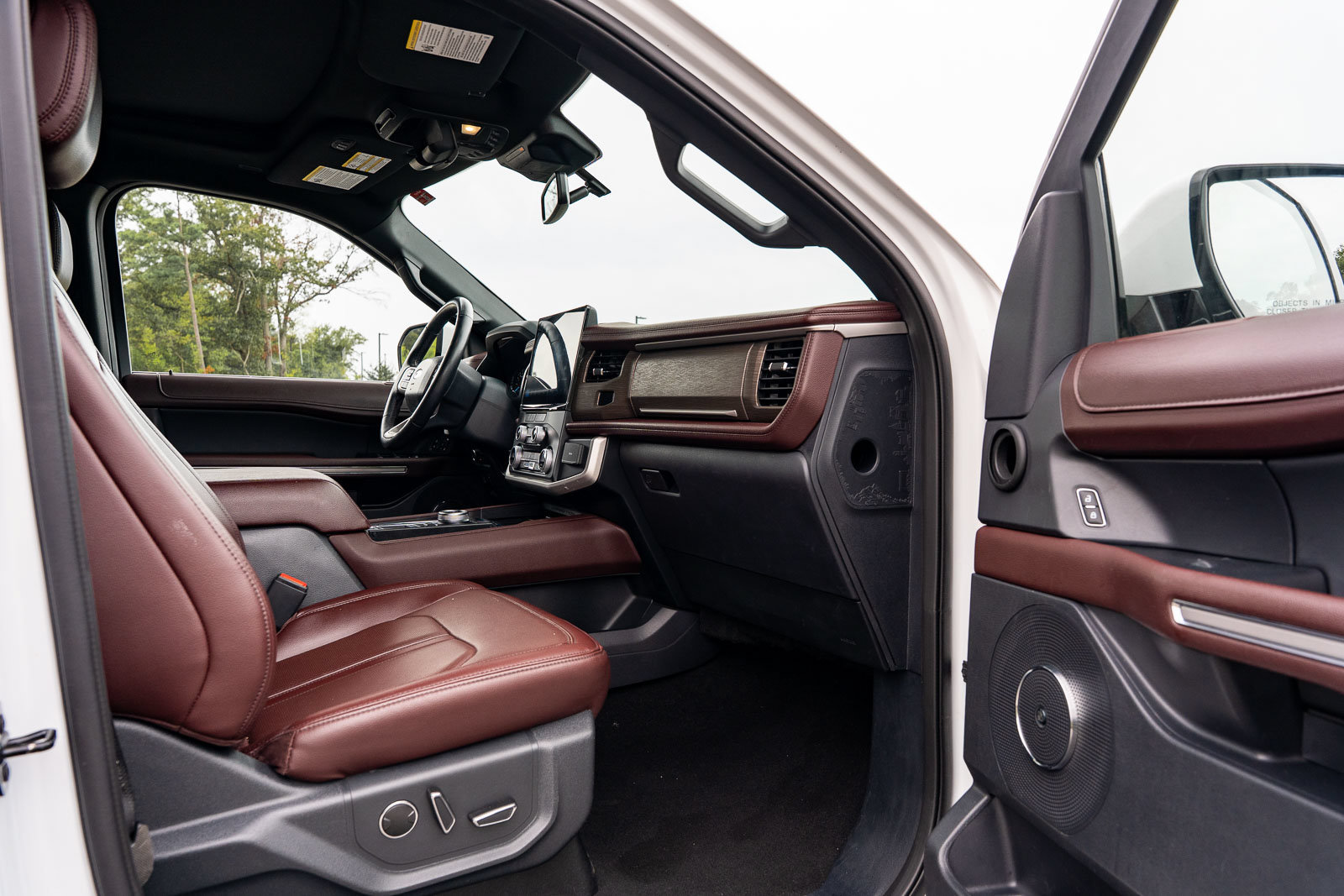 Used 2024 Ford Expedition Limited RWD image 11