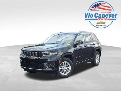 Used 2023 Jeep Grand Cherokee Laredo w/ Luxury Tech Group I AWD/4WD image 1