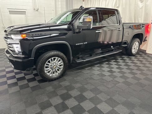 Used 2023 Chevrolet Silverado 2500 High Country w/ Z71 Off-Road Package image 5