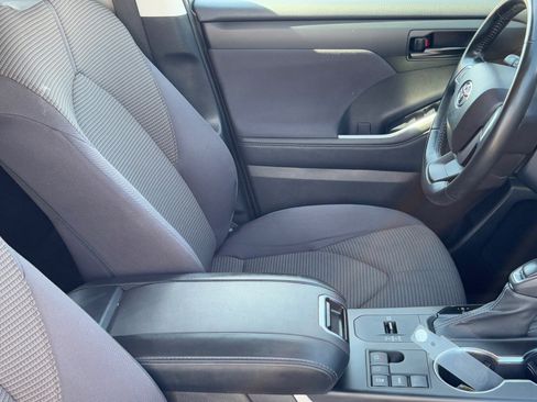 Used 2023 Toyota Highlander LE image 10