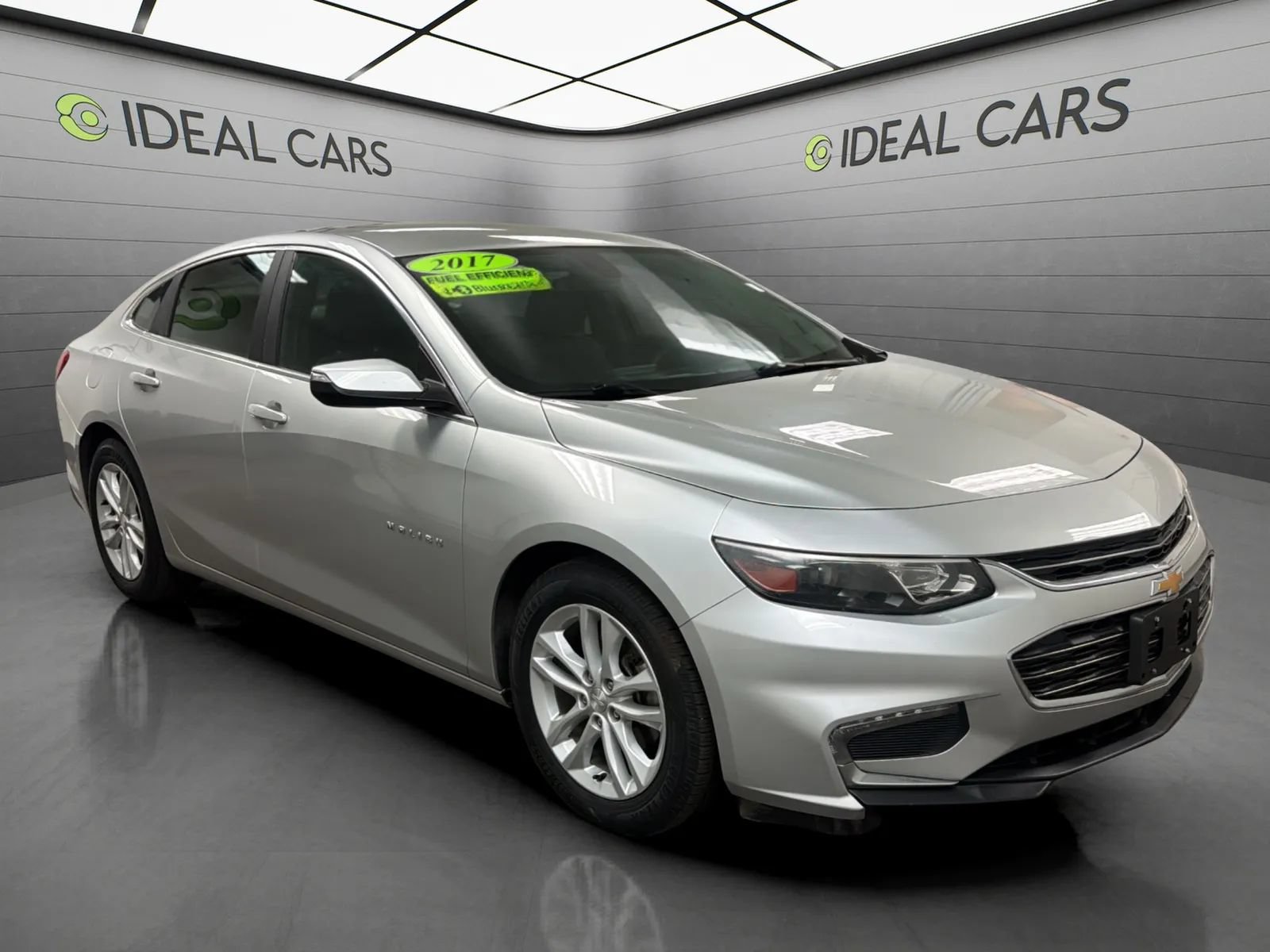 Used 2017 Chevrolet Malibu LT FWD image 3