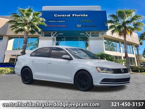 Used 2017 Volkswagen Jetta SE FWD image 1