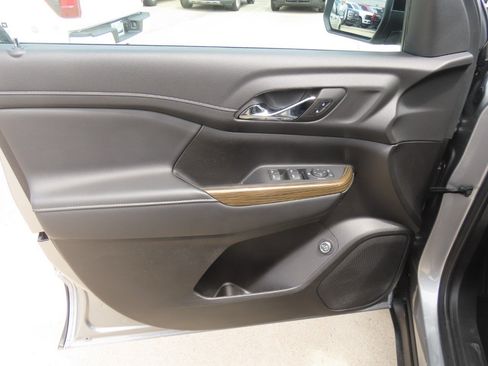 Used 2023 GMC Acadia SLE w/ Driver Convenience Package FWD image 25