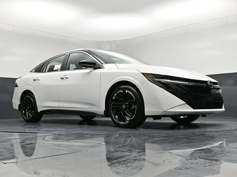 New 2026 Nissan Sentra SR w/ SR Premium Package FWD image 29