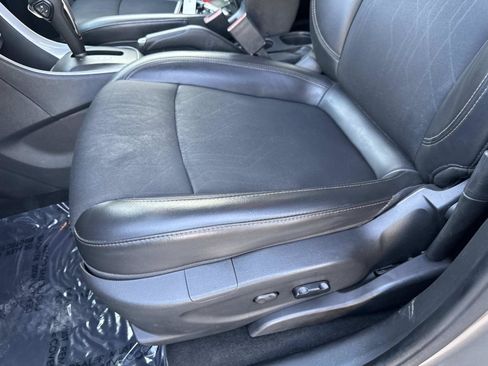 Used 2021 Chevrolet Trax LT w/ LT Convenience Package FWD image 15