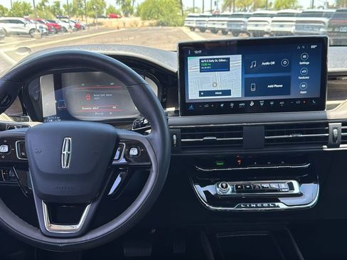 Used 2023 Lincoln Corsair Reserve w/ Equipment Group 201A FWD image 5