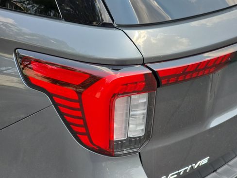 Used 2025 Ford Explorer Active w/ Active Comfort Package AWD/4WD image 36