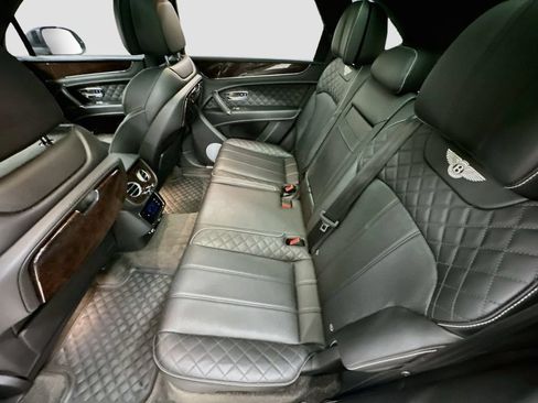 Used 2018 Bentley Bentayga AWD/4WD image 25
