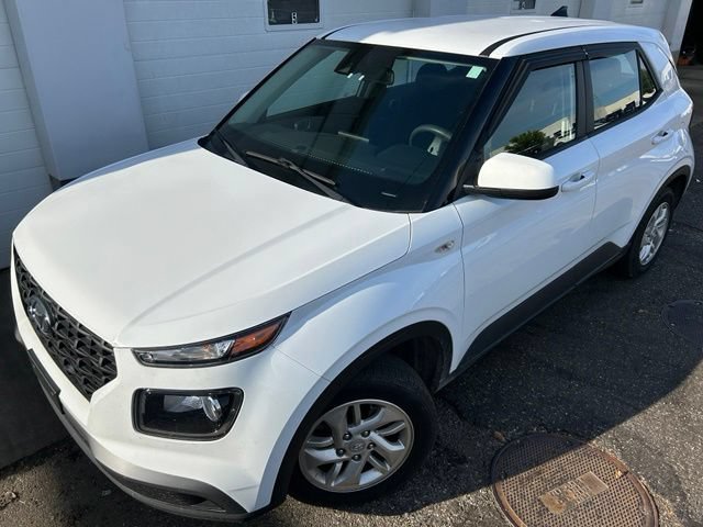 Used 2022 Hyundai Venue SE w/ Cargo Package FWD image 1