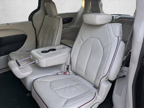 Used 2017 Chrysler Pacifica Limited w/ UConnect Theater Package image 13