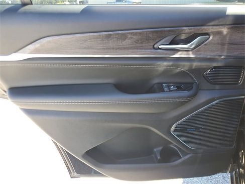 Used 2024 Jeep Grand Cherokee L Overland w/ Trailer Tow Package image 17