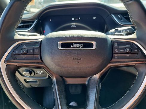 Used 2024 Jeep Grand Cherokee L Limited w/ Luxury Tech Group II image 11