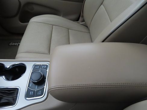 Used 2017 Jeep Grand Cherokee Overland w/ Jeep Active Safety Group image 42