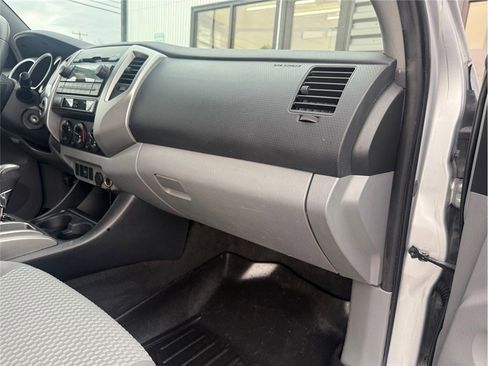 Used 2012 Toyota Tacoma 4x4 Access Cab V6 w/ SR5 Pkg image 36