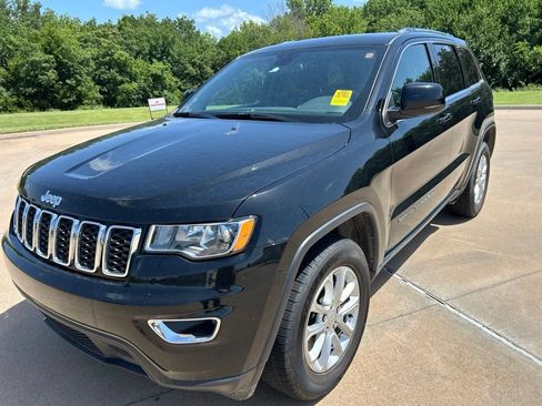 Used 2021 Jeep Grand Cherokee Laredo w/ Security & Convenience Group AWD/4WD image 1