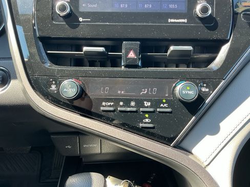 Used 2022 Toyota Camry LE w/ Convenience Package FWD image 21