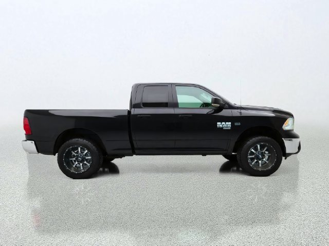 Used 2019 RAM 1500 Classic SLT w/ SLT Plus D←cor Group AWD/4WD image 2