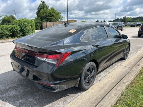 Used 2023 Hyundai Elantra SEL FWD image 3