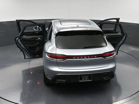 Certified 2025 Porsche Macan image 34