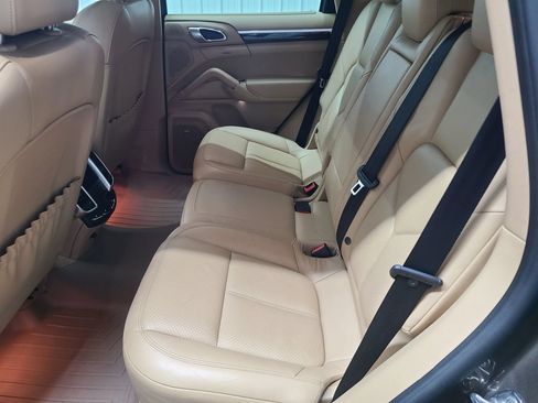 Used 2013 Porsche Cayenne Diesel AWD/4WD image 40