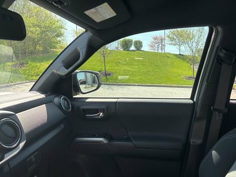 Used 2023 Toyota Tacoma TRD Off-Road w/ Technology Package image 23