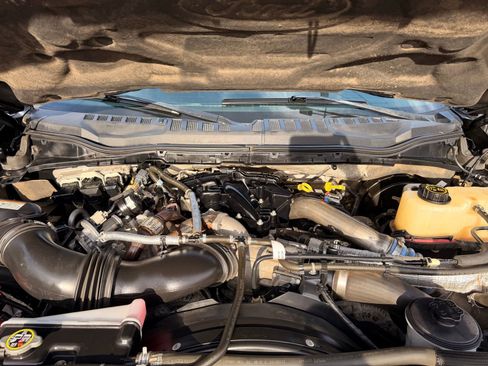 Used 2018 Ford F250 Lariat w/ Chrome Package image 34