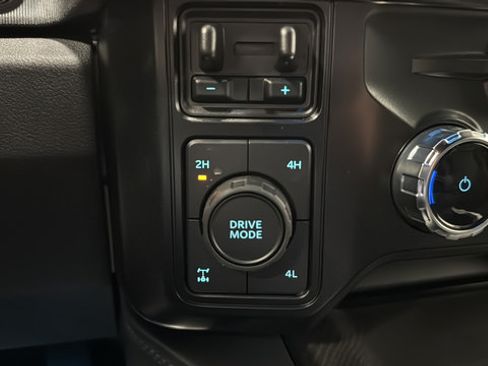 Used 2025 Ford F250 Platinum AWD/4WD image 36