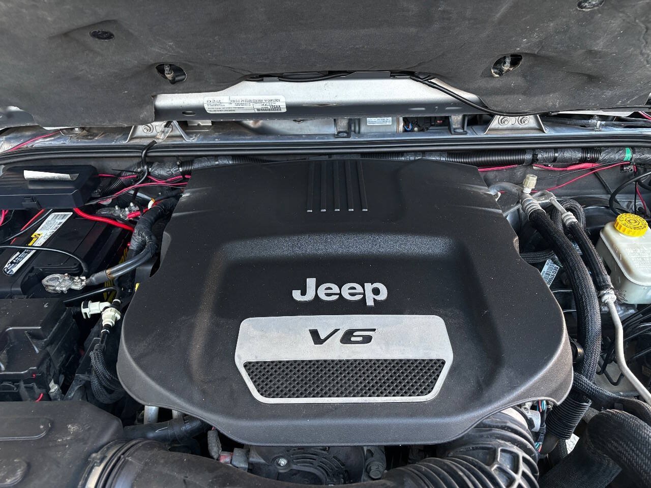 Used 2015 Jeep Wrangler Unlimited Rubicon w/ Connectivity Group AWD/4WD image 34