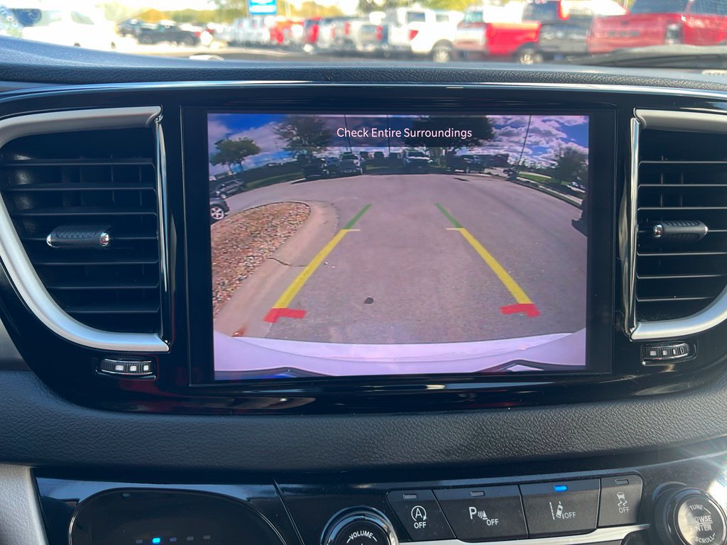 Used 2023 Chrysler Pacifica Touring-L FWD image 32