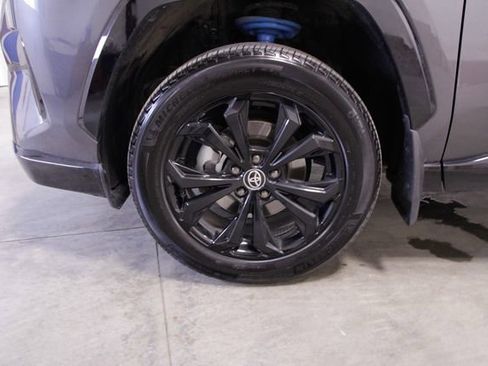 Used 2022 Toyota RAV4 SE w/ Convenience Package image 10