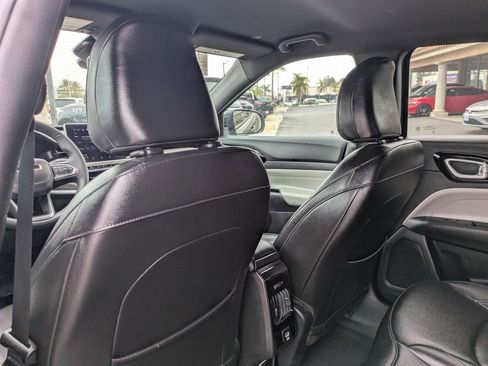 Used 2025 Jeep Compass Limited AWD/4WD image 32