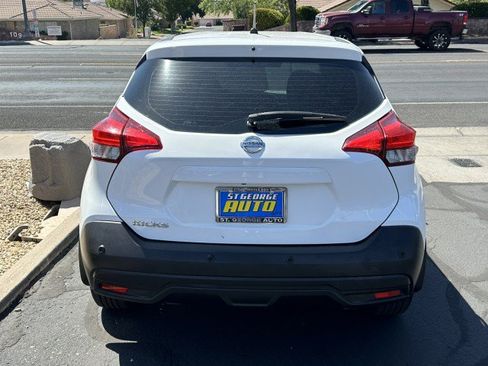 Used 2020 Nissan Kicks S FWD image 4