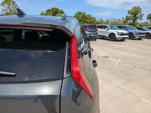 Certified 2023 Kia Niro EX FWD image 11