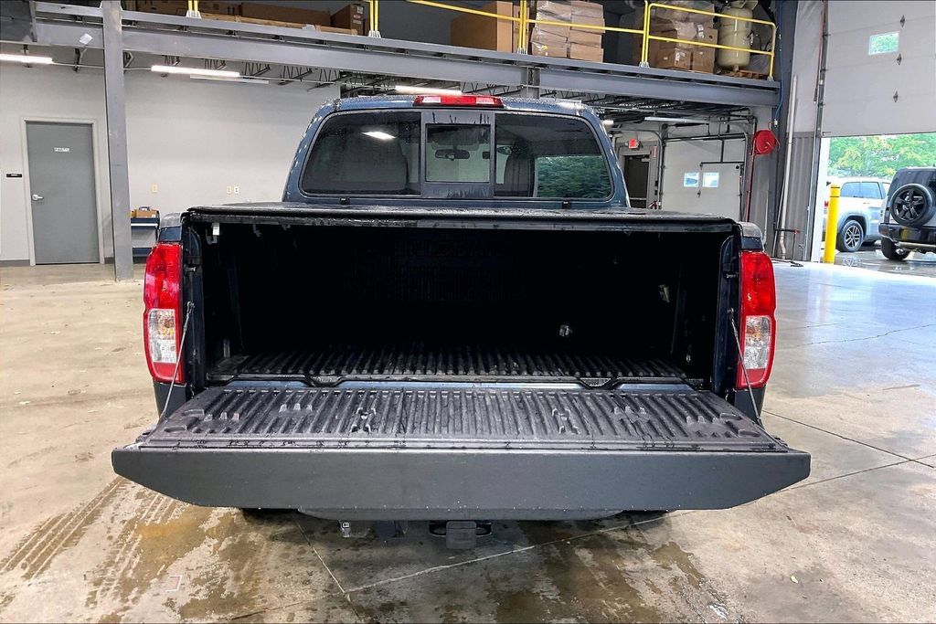 Used 2018 Nissan Frontier SV AWD/4WD image 5