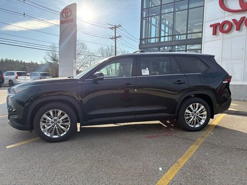 New 2026 Toyota Grand Highlander Platinum image 2