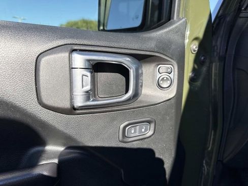 Used 2021 Jeep Wrangler Unlimited Islander image 19